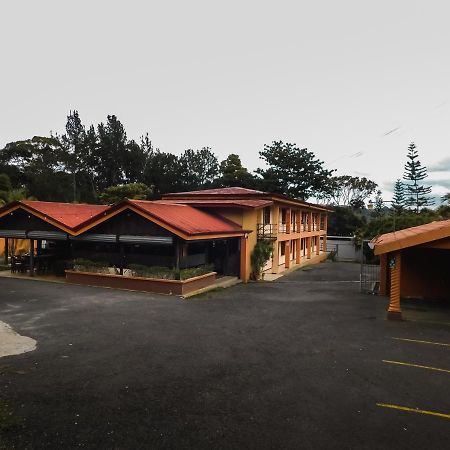Hotel Amjeco San Isidro De El General Esterno foto