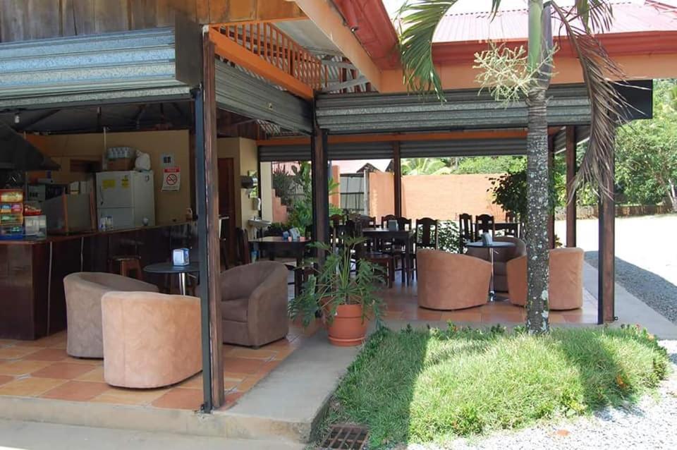 Hotel Amjeco San Isidro De El General Esterno foto